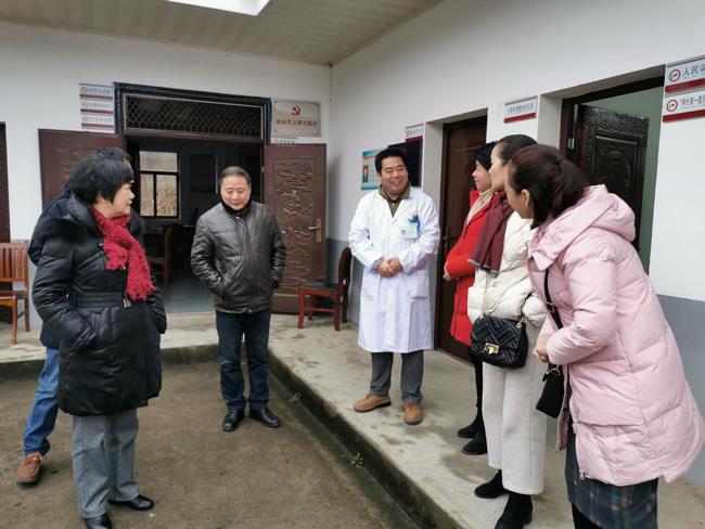 情系駐村醫(yī)生 助力脫貧攻堅——市衛(wèi)健委、市中醫(yī)院領導帶隊慰問我市“百醫(yī)駐村”醫(yī)生(圖9)