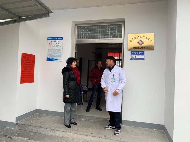 情系駐村醫(yī)生 助力脫貧攻堅——市衛(wèi)健委、市中醫(yī)院領導帶隊慰問我市“百醫(yī)駐村”醫(yī)生(圖11)